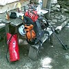Plecak ze sprzętem wspinaczkowym i biwakowym potrzebnym na Passo Superrior (czerwony worek jest depozytem w Rio Blanco). W dniu ataku spakowany byłem do pomarańczowego przytroczonego z boku